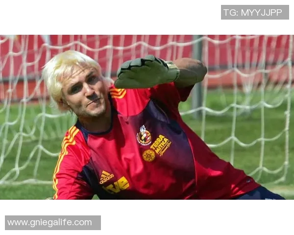 足球明星下巴特写图片大全展现他们独特魅力与风采